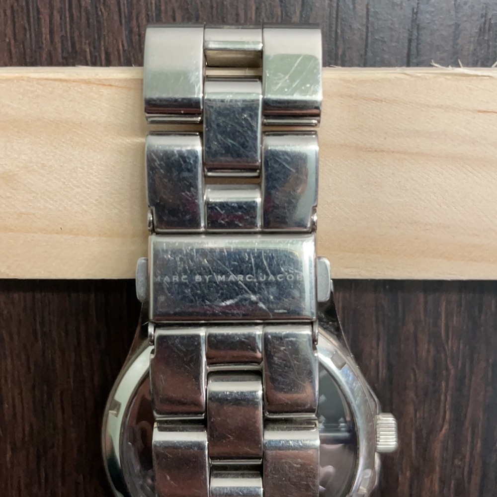 Translucent round watch - Picture 5 of 7